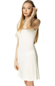 Kremowa halka Mewa 4127 z jedwabiu Vistex , z ozdobnym dekoltem